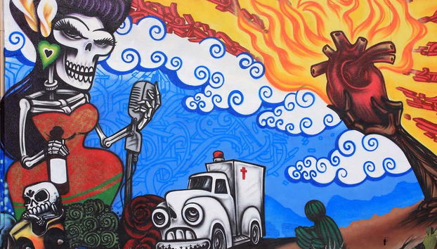 Grafiti en una de las paredes de Carly's Bistro