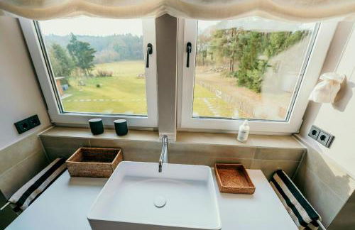 Renovated Semi-Detached House With Garden Views - Foto 37