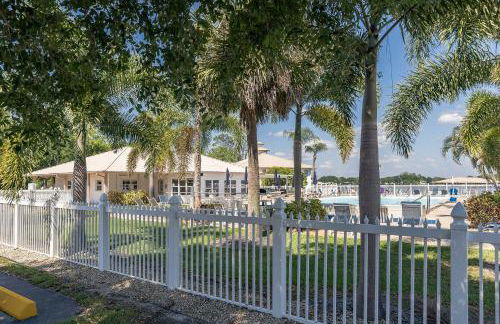 Lake Placid Home Boat Parking and Clubhouse Access by RedAwning - Foto 54