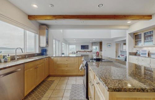 Camano Island Waterfront Modern Splendor - Foto 11