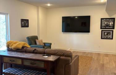 New Home Minutes to KCI Airport & Historic Weston - Foto 10