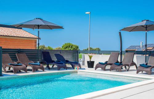 Villa Mina with a private pool in Pula - Photo 44