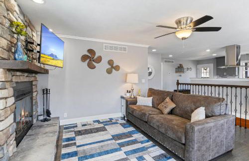 Spacious Home & Lake Access, Lake Views Throughout - Foto 7