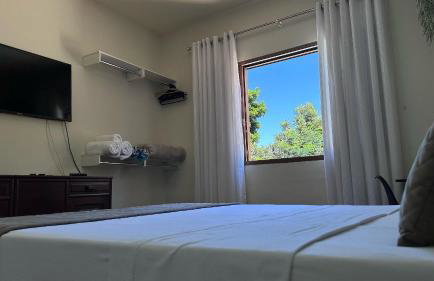 Quarto Elegante - Casa com piscina no Centro - Foto 8