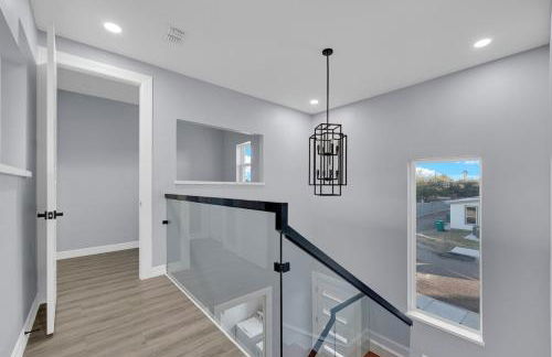 Relax and Unwind in this Modern Spacious Townhome - Foto 15