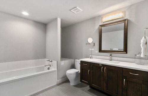 Luxury Home with Spectacular Rocky Mountain Views! - Foto 60