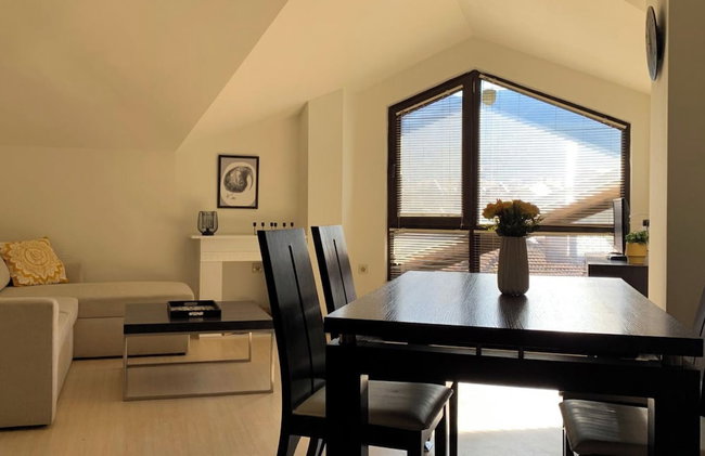 Central Art Apartment in Bansko With Mountain View - Photo 1