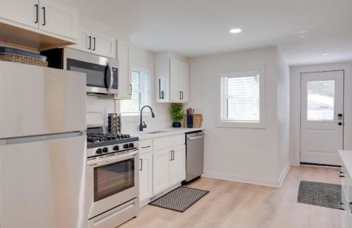 Zen Haven Lakefront Erie Home with Shore Access - Foto 8