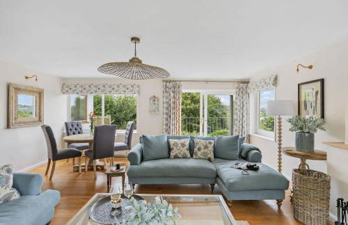 Rocket House - Large family home perched above the river - Foto 6