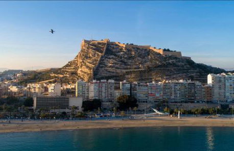 Apartment with Terrace and Sea View - Photo 2