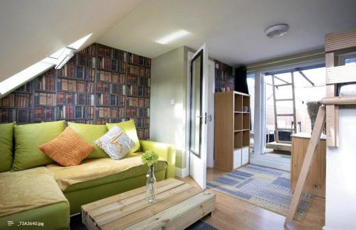Shoreditch Cinema & Sauna retreat- 2BDR House with Garden & Games Room - Sleeps 6 - Photo 36