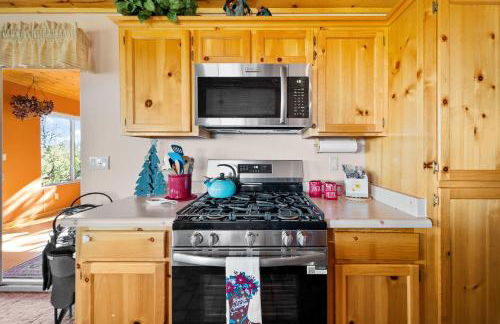 Breathtaking Cabin Backing the National Forest - Foto 50