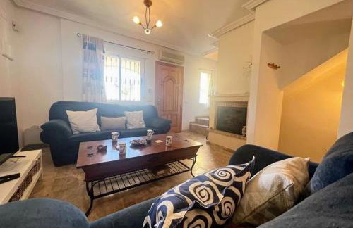 Traditional 3 bedroom villa with Com pool ALM26 - Foto 9