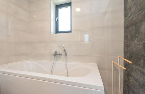 Green & Blue Five Bedroom Villa with Private Pool and Complete Privacy - Photo 28