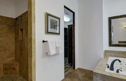 Movie Theater, Game Room, Pool, Hot Tub, & Views Villa Toscana by Avantstay - Foto 32