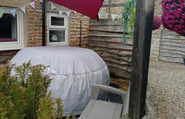 Larch Cottage Ruston with hot tub, dogs go free - Foto 1