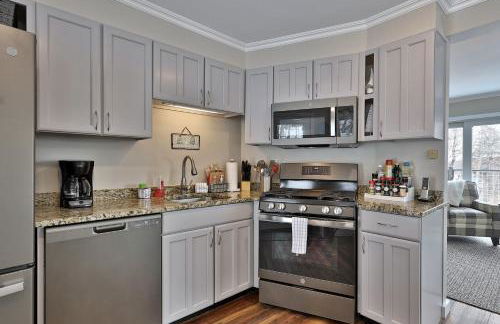 Premium 5 bedroom, pet friendly private home with hot tub 3 miles from the Skyship Bear - Foto 16