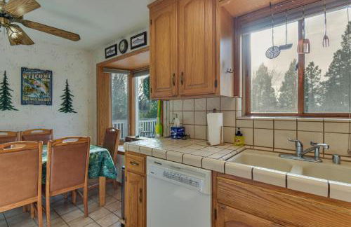 Deck and Wooded Views 5-Acre Auberry Retreat! - Foto 11