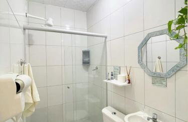 Suites Casa Azul-Vila do Abraão- conforto, limpeza, ótima localização - Foto 19