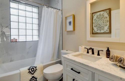 Near Downtown Spacious Casper Getaway with Deck - Foto 14