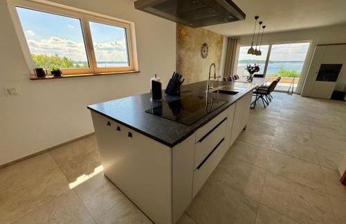 luxuriöse Villa Möwengeflüster - 220qm große Ferienwohnung für bis zu 8 Gästen mit Sauna direkt am Goitzschesee - Foto 9