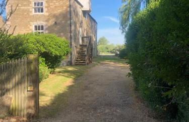 Fletland Mill and Holiday Hamlet - 18th century watermill, in stunning location near Stamford - Photo 8