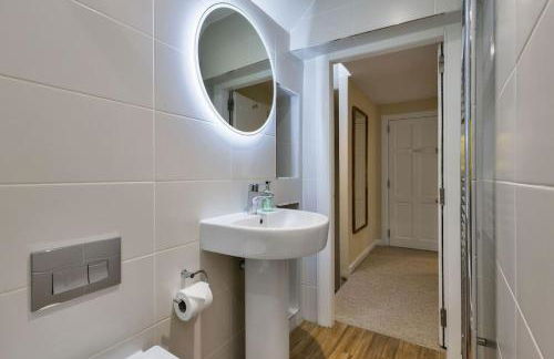 3-Bed Georgian Townhouse Next to Wellbeing Clinic - Foto 37