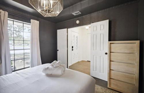 Allen Abode - 4 Bedrm Pool Fire Pit Charm - Photo 28