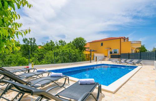 Holiday Home Villa Mile mit beheiztem Pool- Grill und Terrasse by Interhome - Foto 14