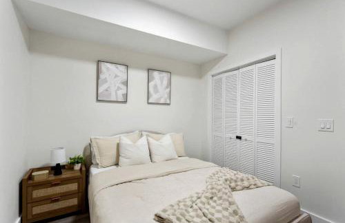 Stylish Lakehouse with Black-and-White Modern Design near Lake Hartwell, Clemson SC - Foto 27