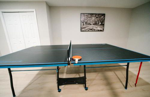 Spacious 5BR 3BA Free Parking Minutes to DC with Pool - Foto 65