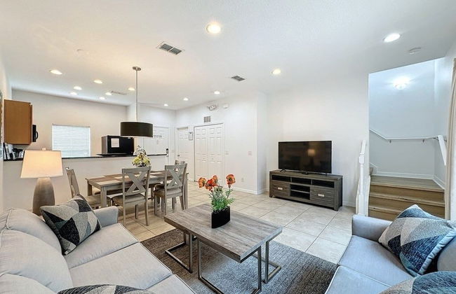 Amazing Townhouse Close To Disney 2 Bed 2.5 Bath 2 Bedroom Townhouse by RedAwning - Foto 1