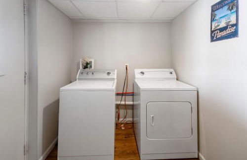 Family Lakefront Adventure House 3BR wFirepit & Scenic - Foto 55