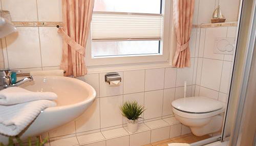 Wohnung Dünenstübchen, Haus Seeadler Baltrum - Foto 5, towels, Shower