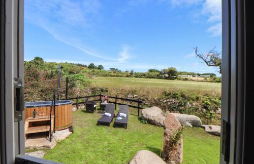 Bosulla Shepherds Hut - Photo 4