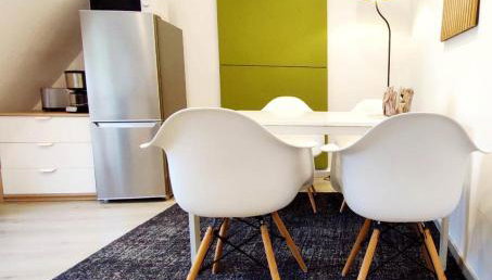 Flair Apartments 'FACHWERK & FLAIR' - Altstadt-Apartment 78 qm für Urlaub oder Geschäftsreise, Innenstadtlage, ruhig, modern, 900 m Bahnhof, 24 Std Check-in, WLAN, Streaming, Küche, Regendusche, 2 x Doppelbett, direkt am neuen Markt in der Altstadt - Foto 4