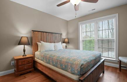 Sleeps 22, Lakefront w/ Private Dock & Pool, 2 Houses Lake Living by Avantstay - Foto 66