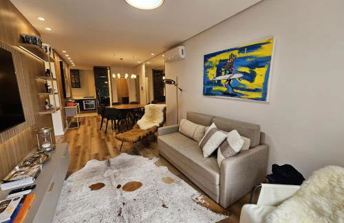 Amplo e luxuoso 2 suítes no Bavária - Foto 8