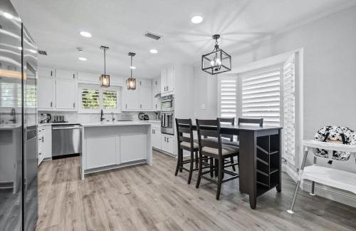 5BD Modern Farmhouse Retreat Sleeps 12 - Photo 15