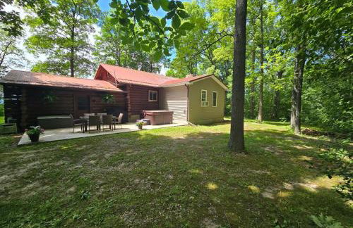 Charming Country Cabin- Cozy, Scenic View, HOT TUB, near CMAC - Foto 29
