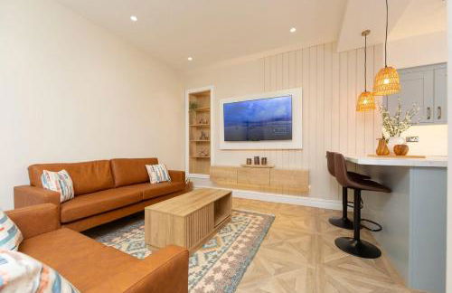 Sleeps 10 House near Bike Park Wales - Photo 3