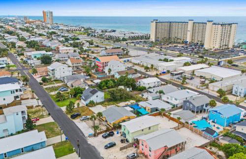 Spacious Dog-Friendly Unit with Game Room & Private Yard, Walk to East PCB Beach - Foto 25