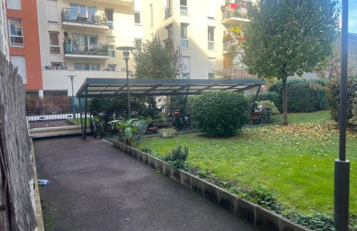 Live Like a Local Stylish 2BR with Balcony & Parking - Foto 23