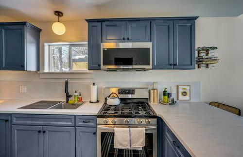 Lakefront Escape with Dock! Hudson Valley Home - Foto 9