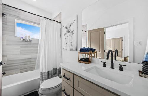 Spacious 3BR Home Near NRG Stadium, Medical Center and Downtown with Backyard, Gazebo and Fire Pit, Pet-Friendly - Foto 28