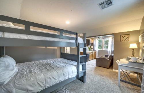 Lakefront Afton Home with Hot Tub and Game Room! - Foto 27