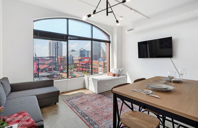 Ballpark Luxury Loft Steps from Arch - Photo 17
