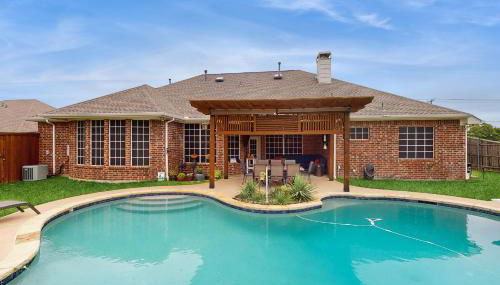 Pool and Outdoor Bar! Spacious Getaway in Sachse - Foto 4