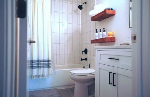 Stunning Waterfront 3BR Retreat - Perfect Getaway - Foto 24