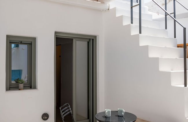 aniko suites White Alley - Photo 33